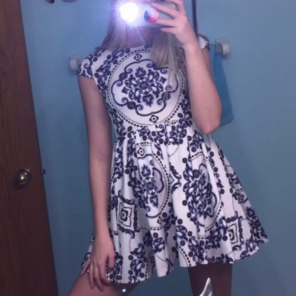 Xenia Boutique Dress size 8 - Picture 6 of 6